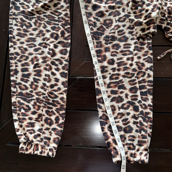 Love University Leopard Print Lounge Set Cropped Bubble Top Elastic Band Ankle - Picture 4 of 11